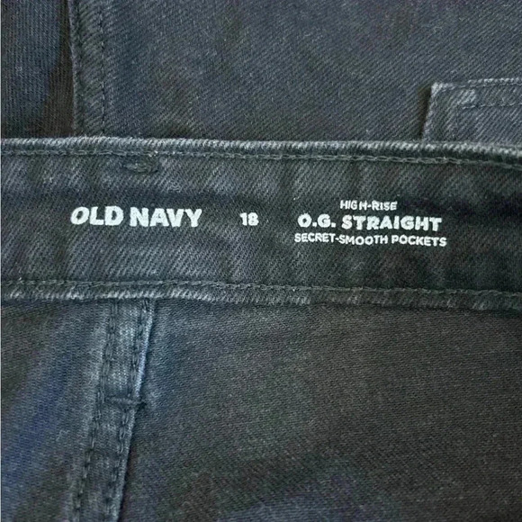 Old navy high rise OG straight black jean shorts in size 18 - Picture 3 of 4